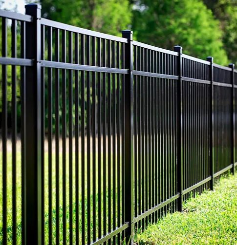 Smidesstaket skåne  hållbar säkerhet med tidlös stil