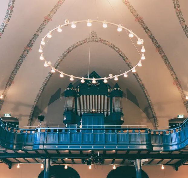 Belysning i kyrka  funktion, stämning och varsam teknik